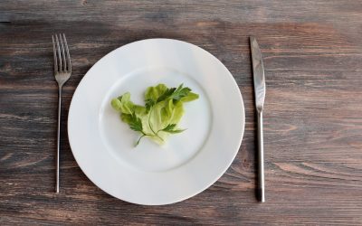 COMER POUCO DIMINUI O ESTÔMAGO?